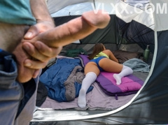 RK.COM/14824 Saat hendak berkemah bersama, seorang pemuda meniduri istri tetangganya